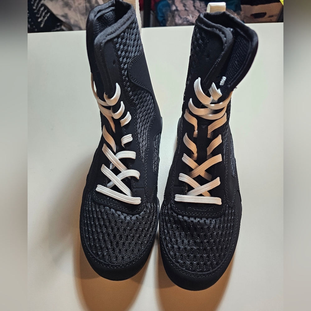 Venum Womans Mens Size 5/Womans 6.5 Black Wrestling/Boxing Shoes
